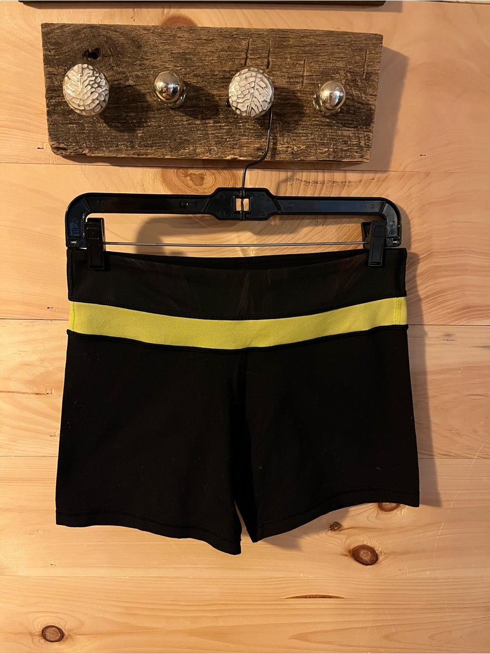 Lululemon Reverse Groove Shorts Women’s Size 4